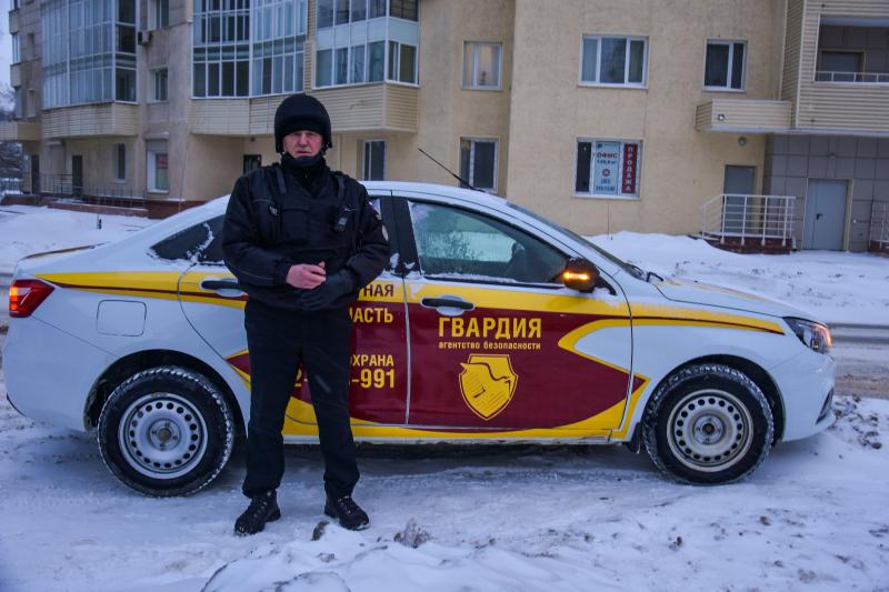 Набитая вещами сумка вызвала подозрение картинка