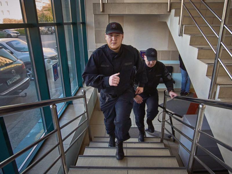 Учреждения под атакой дебоширов картинка