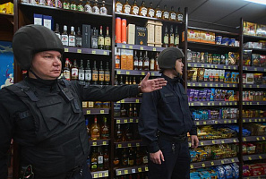 Мальчишки и девчонки, а также их родители задержаны