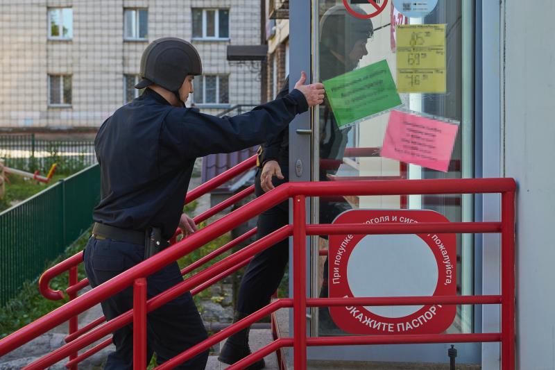 Пьяная девочка покусала бойцов ГБР картинка