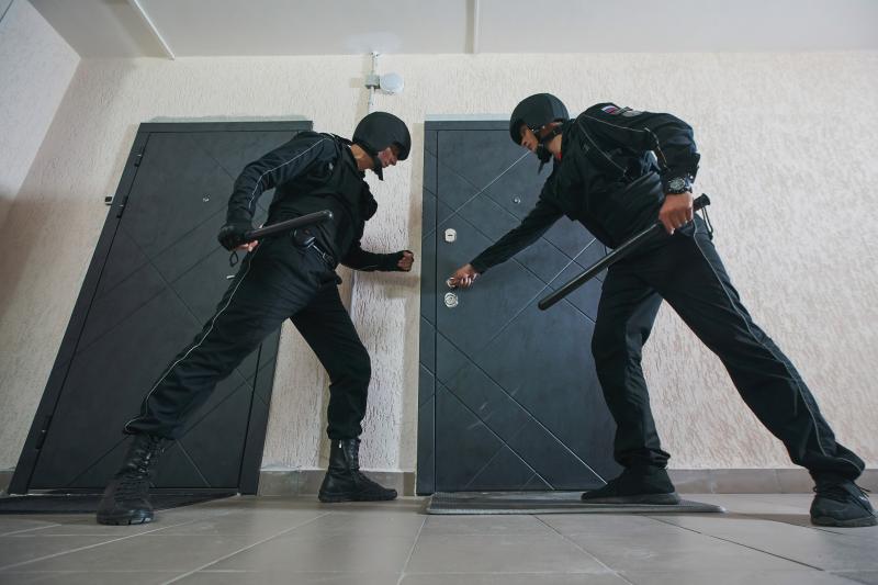 Хулиганы набросились на соседа картинка